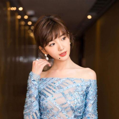 明星网红露背头像女高级,网红露背头像演绎高级魅力