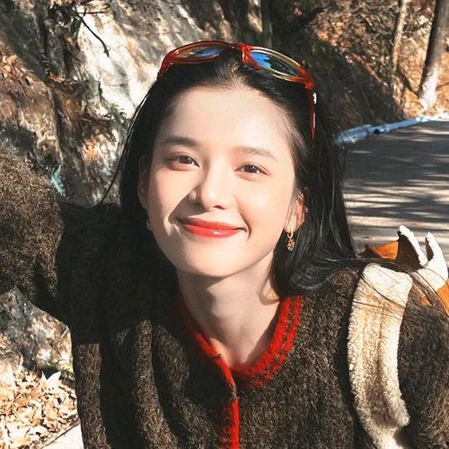 明星网红露背头像女高级,网红露背头像演绎高级魅力