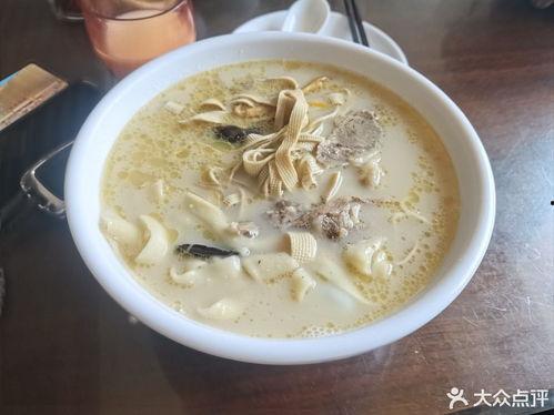 明星网红吃河南烩面,传统美食魅力四溢