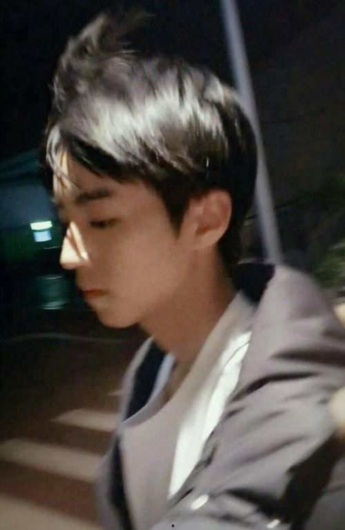 帅哥明星网红路人视角图片,帅哥明星、网红与路人的魅力瞬间