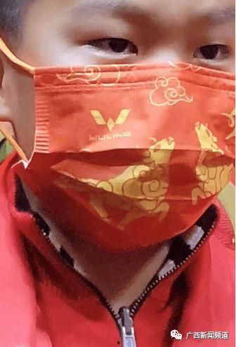 明星网红同款红色口罩,时尚与健康两不误