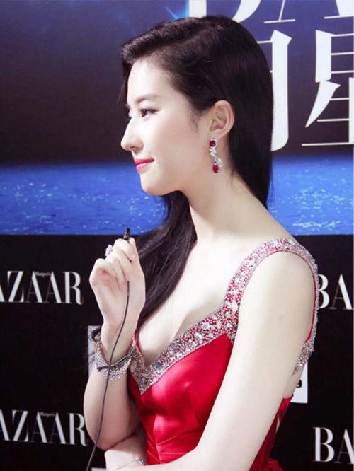 戴卡西欧的明星网红,明星网红的时尚宠儿，潮流风向标