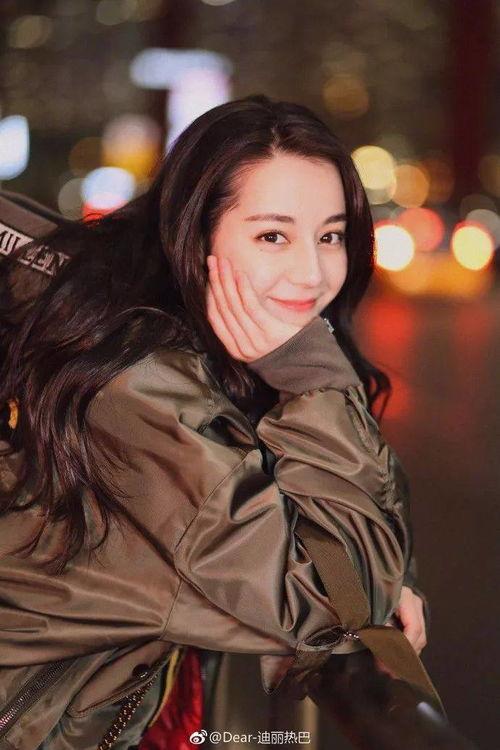 明星网红戴吸钱星,揭秘明星网红戴吸钱星的神秘魅力