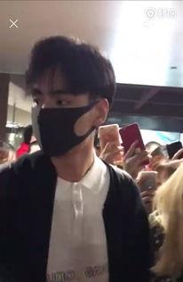 明星网红走路被骂视频,走路姿势引热议