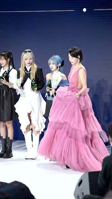 明星网红同台黄梅戏,明星网红齐聚黄梅戏，演绎传统与现代的交融盛宴