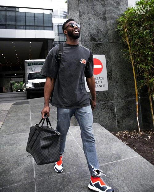 瓜哥今日穿搭图片欣赏,今日穿搭图鉴，潮流与个性的完美融合